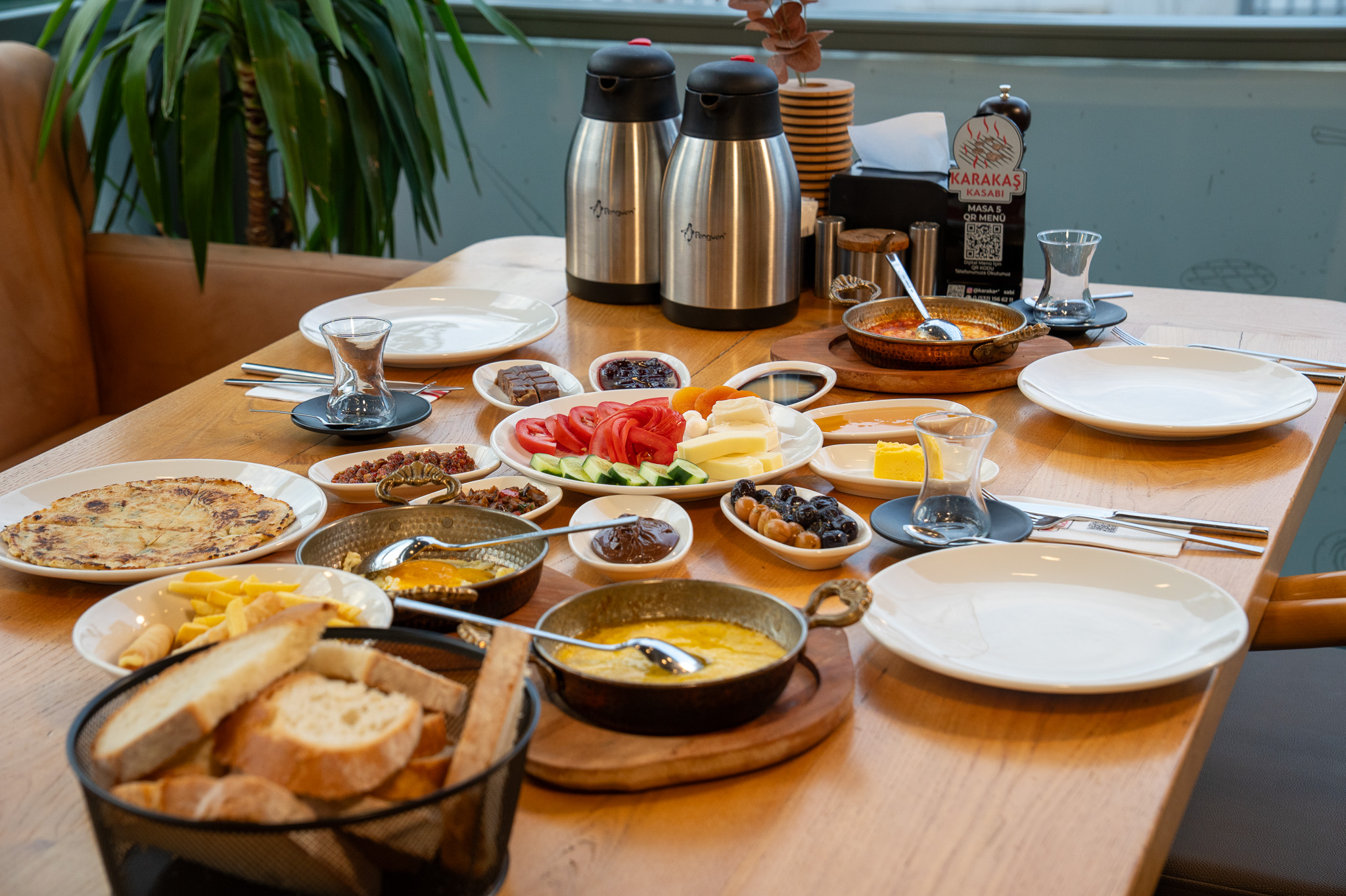 Karakaş Kasabı: Yöresel Kahvaltı Ürün Çekimi ve Görsel Sunum Yönetimi